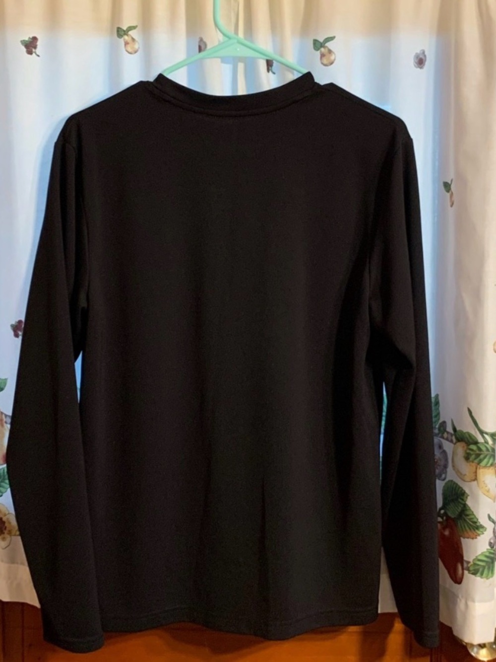 Old Navy Black Long-Sleeve Athletic Crew Shirt - Picture 2 of 3